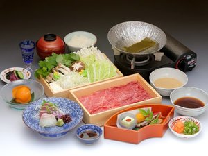 【夏鍋プランお一人様30,000円】ご夕食は黒毛和牛しゃぶしゃぶ会席を旅館内のお食事処で